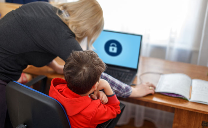 چگونه از فرزندان خود در برابر محتوای نامناسب در اینترنت محافظت کنیم؟