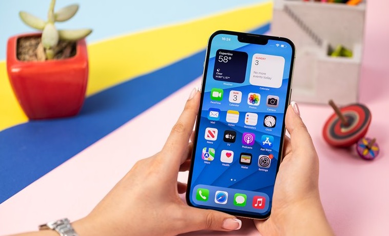 اپل: اجبار بارگیری جانبی برنامه‌ها، آیفون را به رایانه‌ی جیبی مستعد ویروس تبدیل می‌کند