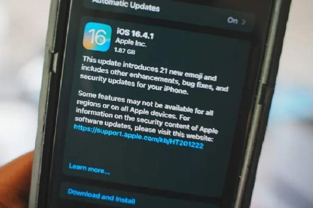 به‌روزرسانی فوری آیفون: چرا نصب iOS ۱۶.۴.۱ بسیار مهم است